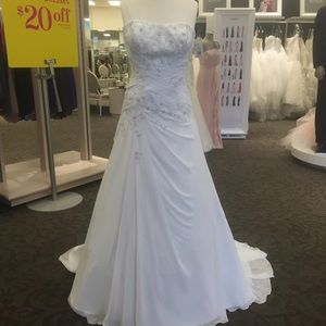 Wedding dress! Never Worn!!